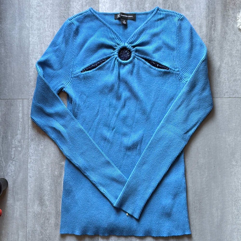 I.N.C long sleeve top, detail in the front, very comfortable